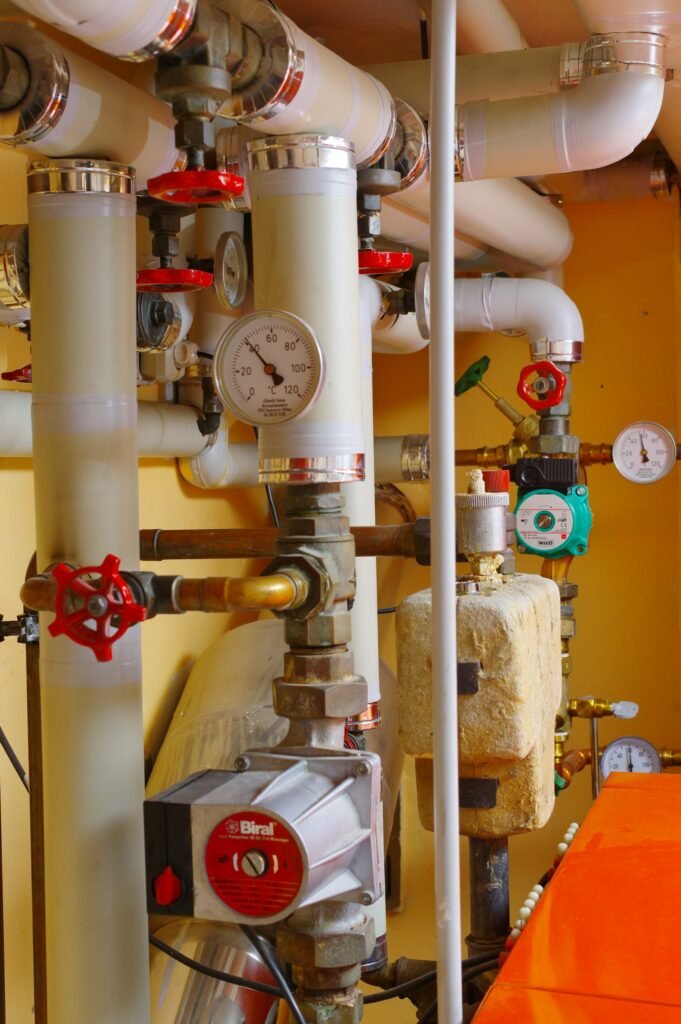 Manomètre et circuit de chauffage dans une chaufferie
