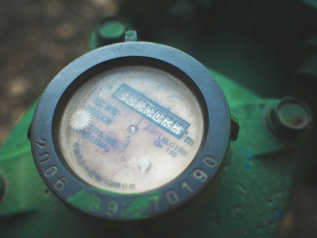 Compteur d’eau relevé dans un regard extérieur